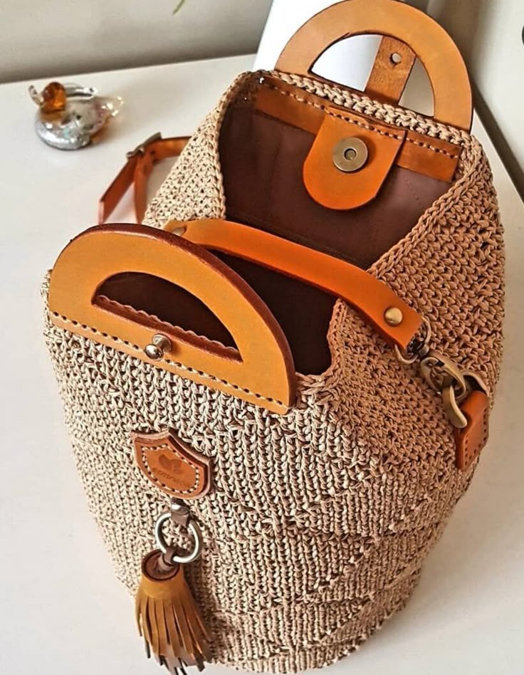 دسته چرمی نیم گرد عسلی جفتی